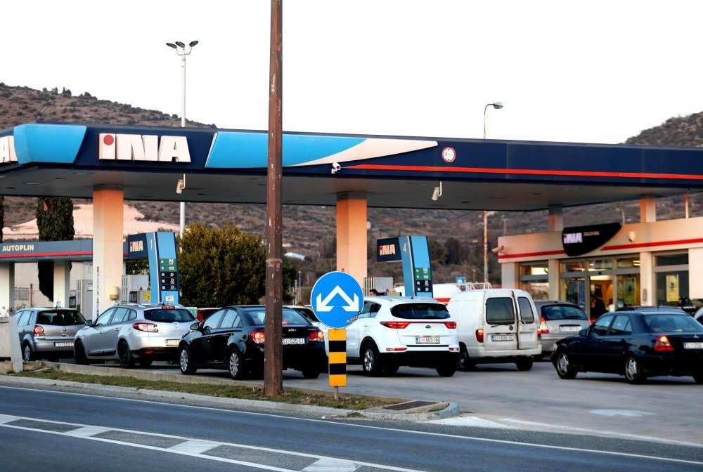 Pünkösd után komoly áremelés várható a horvát benzinkutakon