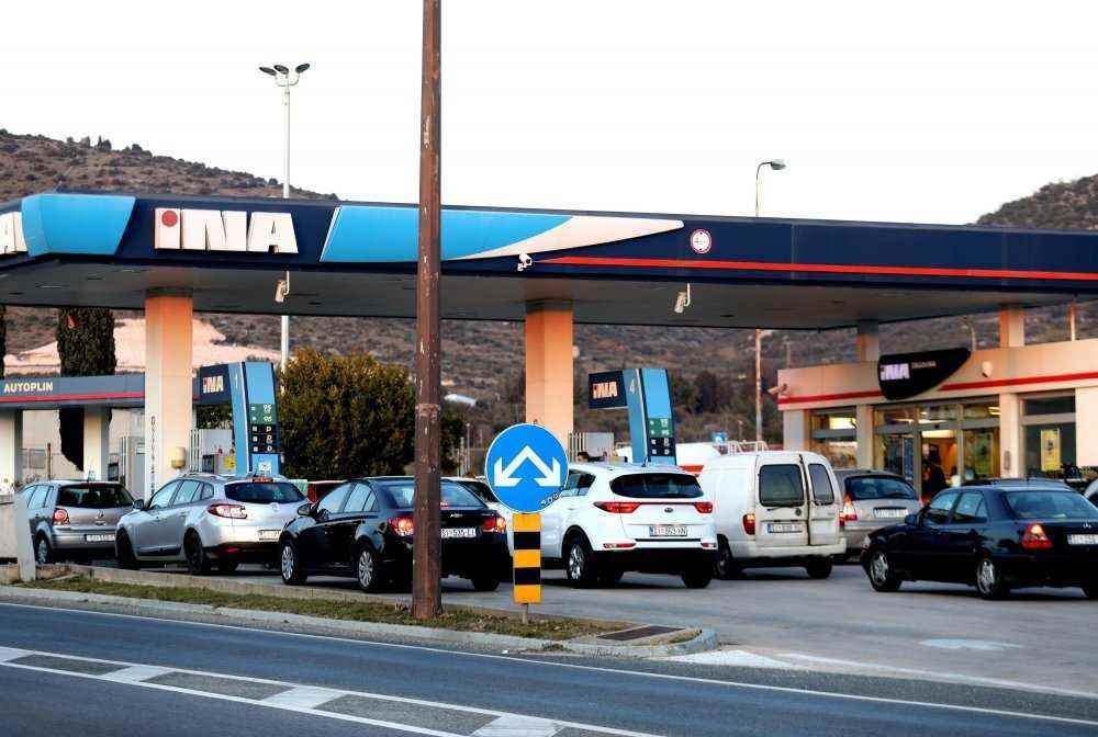 Horvátország befagyasztotta a benzin árát két hétre